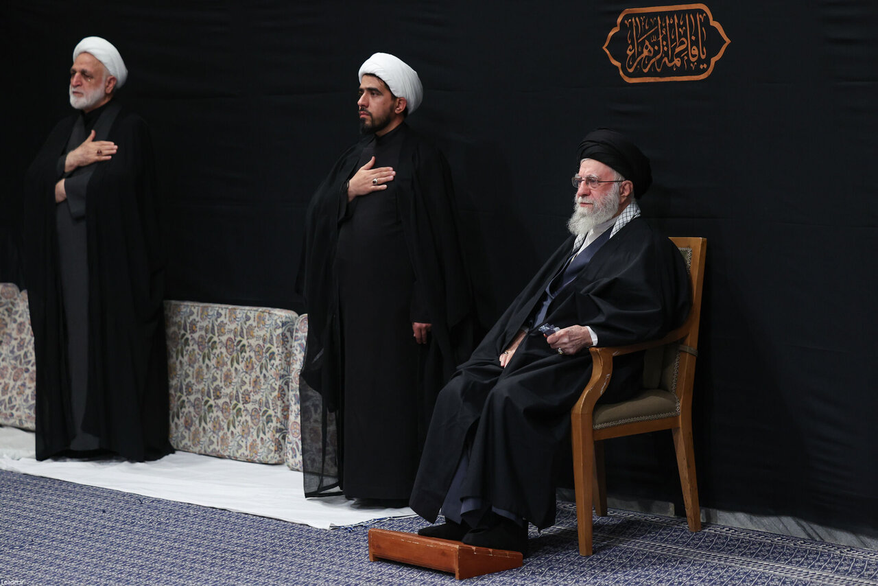 تصاویری از دومین شب عزاداری حضرت فاطمهالزهرا در حسینیه امام خمینی / کدام مقامات لشکری و کشوری حضور داشتند؟ 2