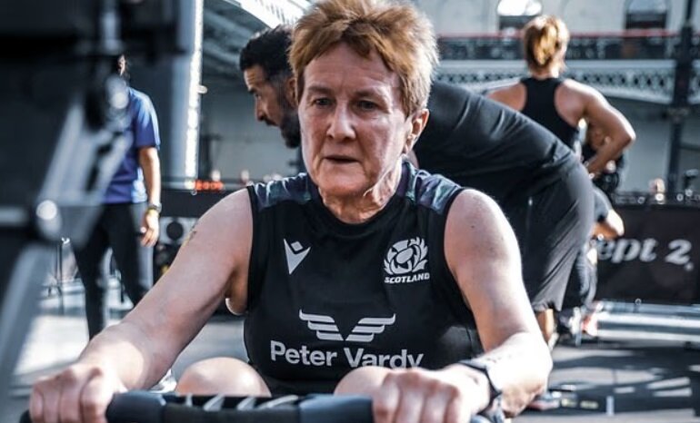 مادربزرگ 71 ساله در مسابقات هایروکس، قدرت بدنی خود را به رخ کشید 2