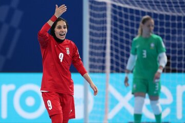 عکس | اشک‌های تلخ دختر ایرانی پس از شکست مقابل برزیل