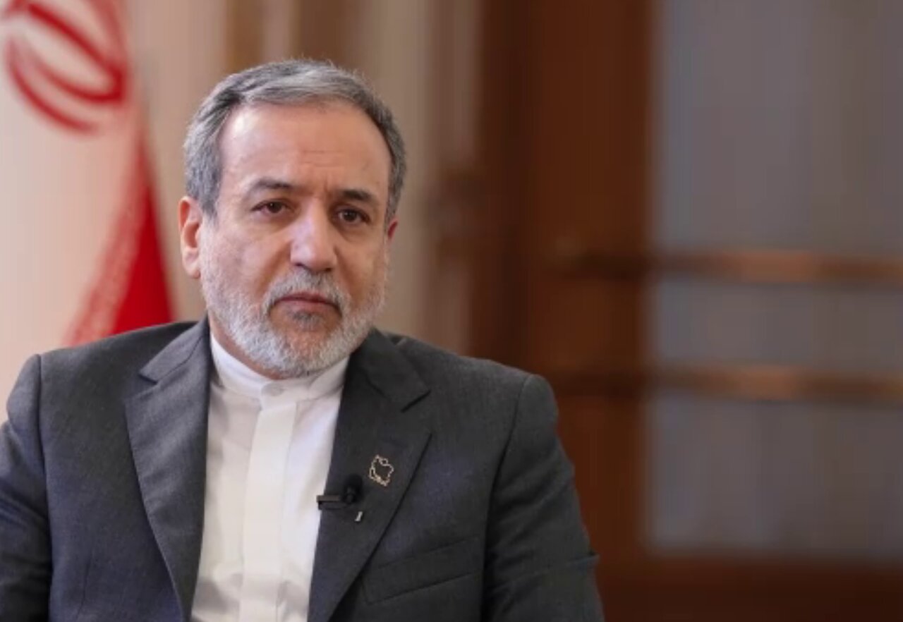 مهاجری: تحریم نعمت است البته برای دورزنندگانش/ شارلاتانترین کاسبان تحریم ۲۵ درصد زیر قیمت نفت میفروشند