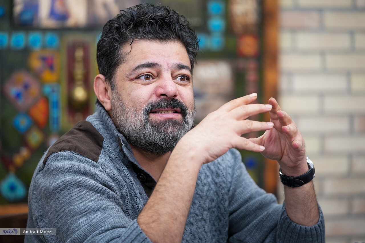 فیلمی برای بالا ماندن پرچم سینهسوختهها/ یک کتکخور چهطور کتکزن میشود؟/ کارگردانی که پشت صحنه سینما، روابط آدمهایش و اتفاقات آن برایش مهم است