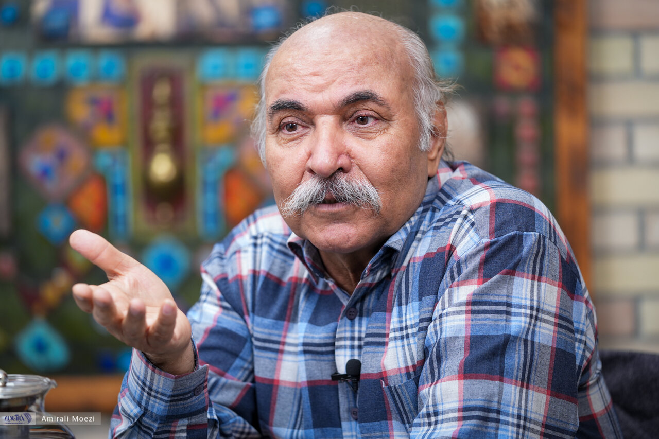 فیلمی برای بالا ماندن پرچم سینهسوختهها/ یک کتکخور چهطور کتکزن میشود؟/ کارگردانی که پشت صحنه سینما، روابط آدمهایش و اتفاقات آن برایش مهم است