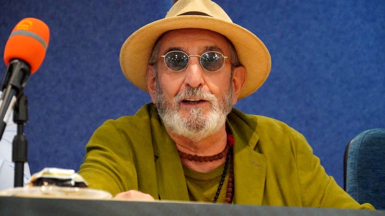 ببینید | حرف‌های بامزه فرهاد آئیش از علت تغییر فامیلی خود: می‌خواستم...