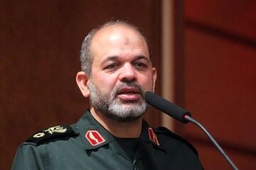 سردار وحیدی: مردم شهدا را اسوه خود قرار داده اند / این، جامعه ما را با نشاط و مستحکم کرده است