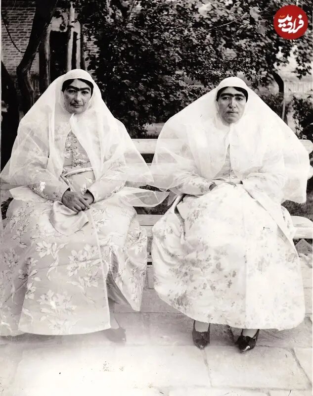 عکس/ همسران مظفرالدینشاه در حیاط کاخ
