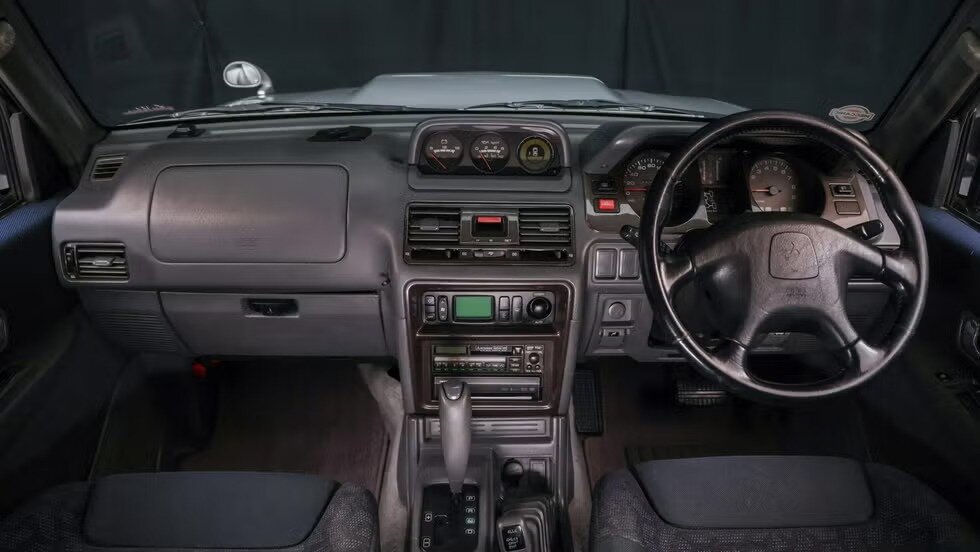 میتسوبیشی پاجرو با قدرت و طراحی استثنایی، به حراجی میرود /عکس