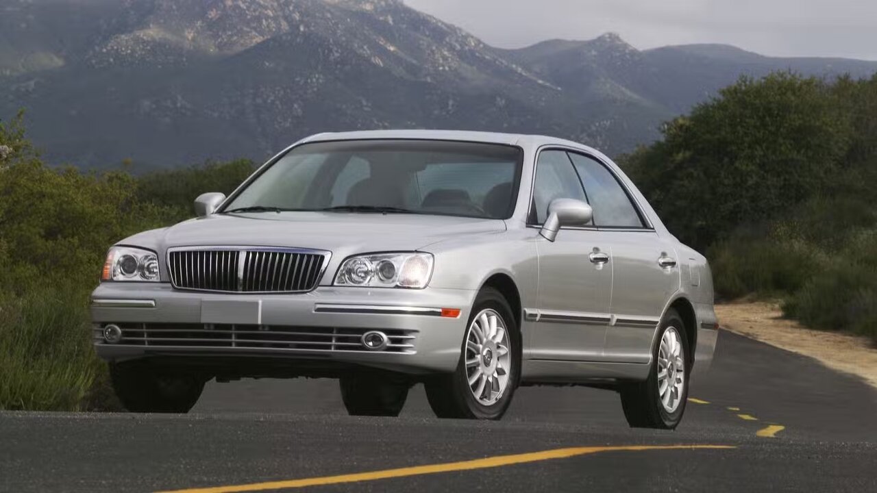 خودروی لوکس هیوندای که کسی آن را نمی‌شناسد