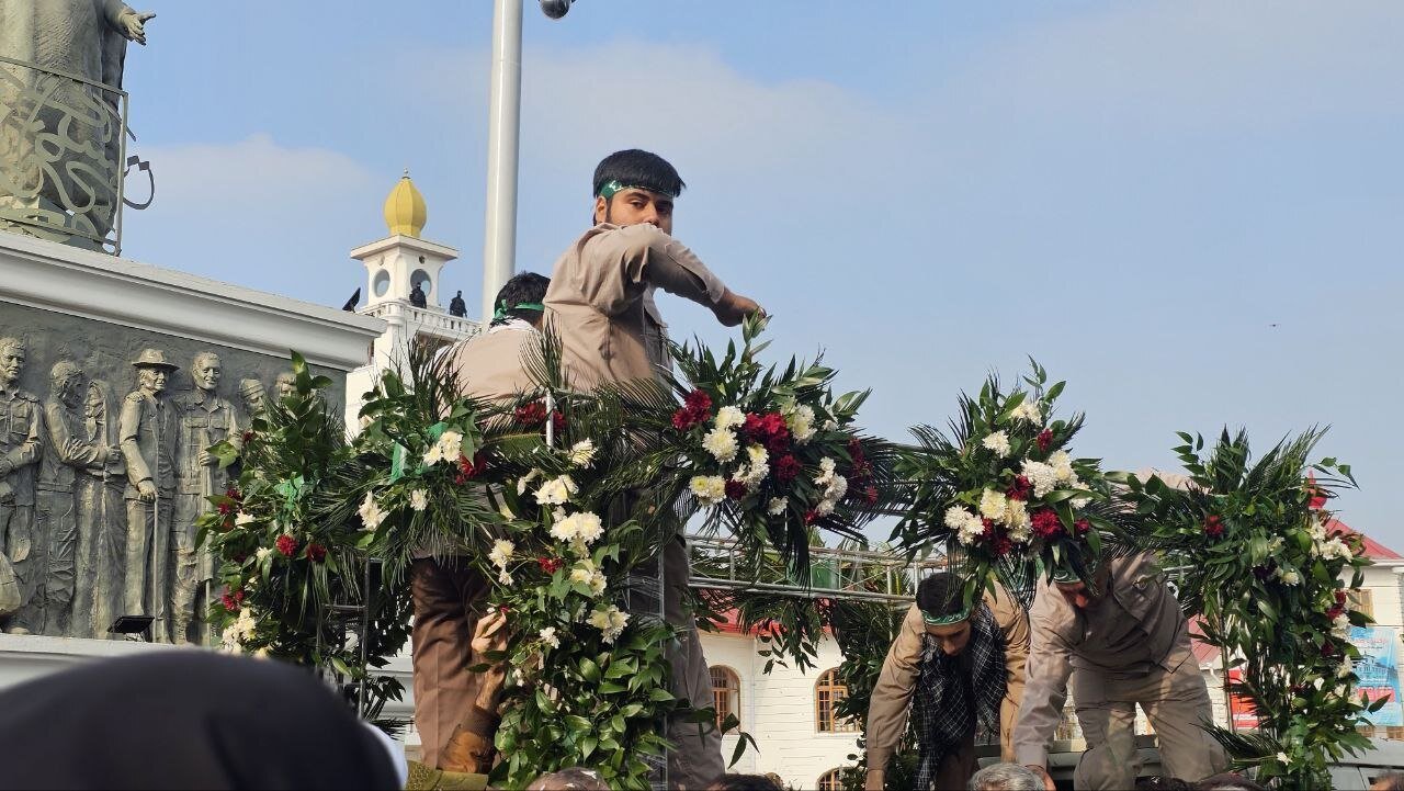 ببینید | حضور حماسی مردم سراسر کشور در مراسم تشییع شهدای گمنام دفاع مقدس