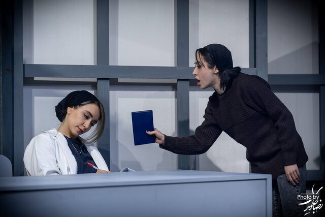 شاید با یه انتخاب دیگه، کلا یه آدم دیگه میشدی/ تئاتری که سعید روستایی، تهیهکنندگی میکند