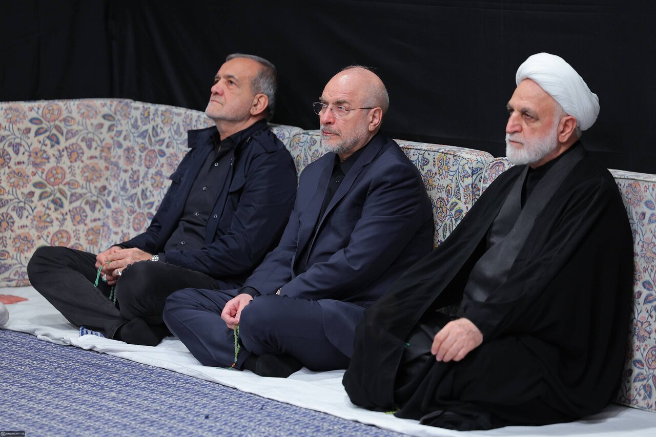 تصاویری از مراسم شب سوم عزاداری شهادت حضرت زهرا در حسینیه امام خمینی/ پزشکیان و جلیلی هم حضور داشتند