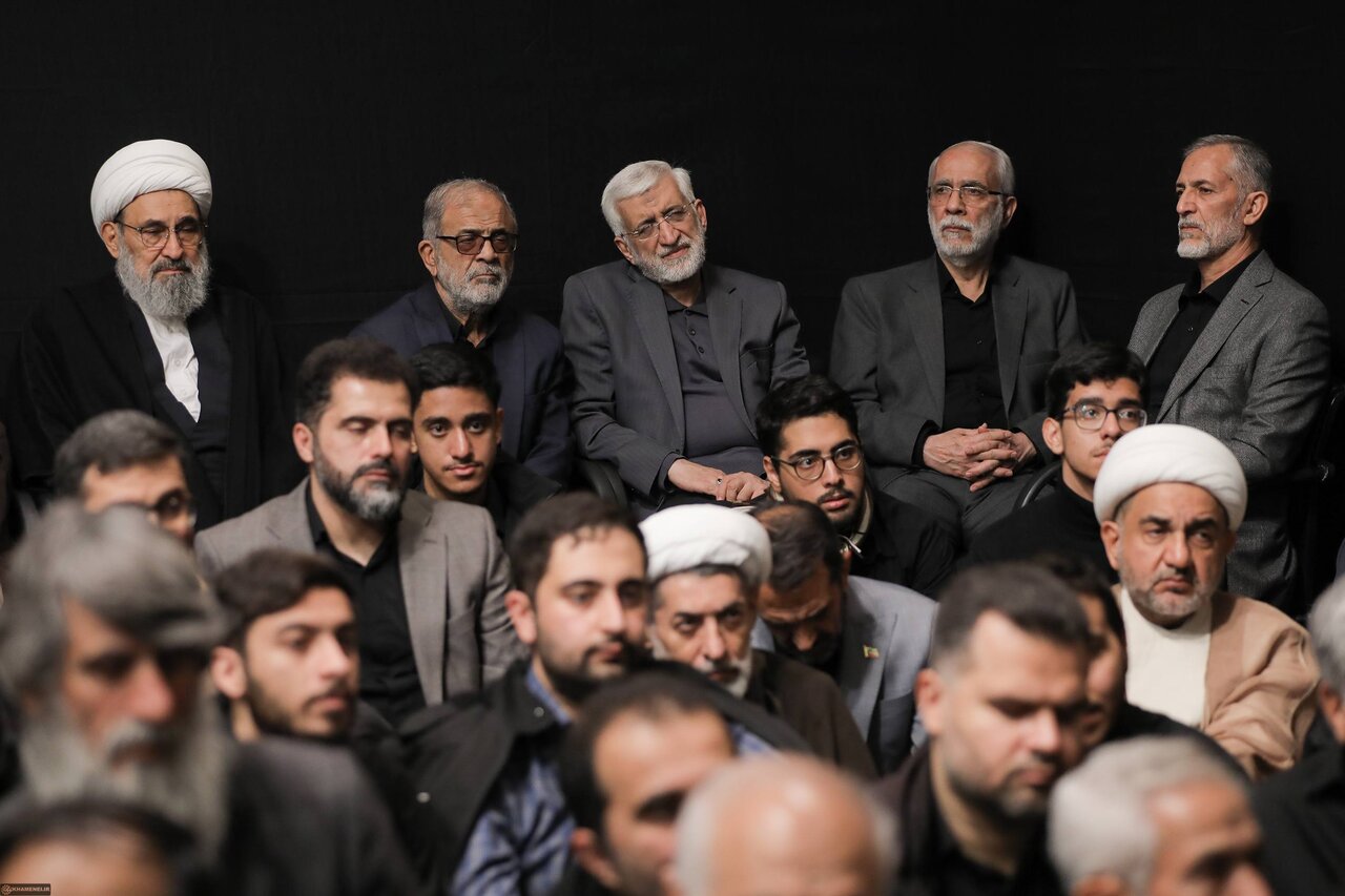 تصاویری از مراسم شب سوم عزاداری شهادت حضرت زهرا در حسینیه امام خمینی/ پزشکیان و جلیلی هم حضور داشتند
