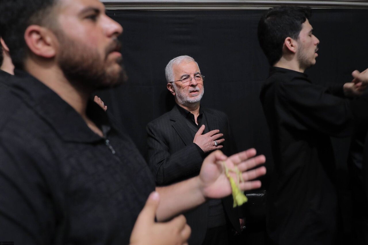 تصاویری از مراسم شب سوم عزاداری شهادت حضرت زهرا در حسینیه امام خمینی/ پزشکیان و جلیلی هم حضور داشتند