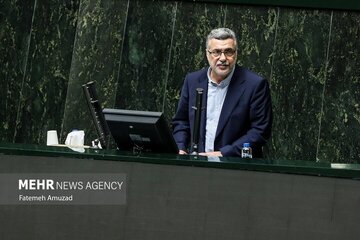 نماینده سوال کننده از وزیر بهداشت قانع نشد؛ 160 نماینده مجلس قانع شدند