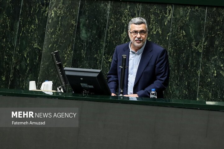 نماینده سوال کننده از وزیر بهداشت قانع نشد؛ ۱۶۰ نماینده مجلس قانع شدند - خبرآنلاین