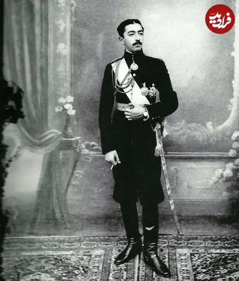 عکس/ ژست آخرین ولیعهد قاجار با سیگار