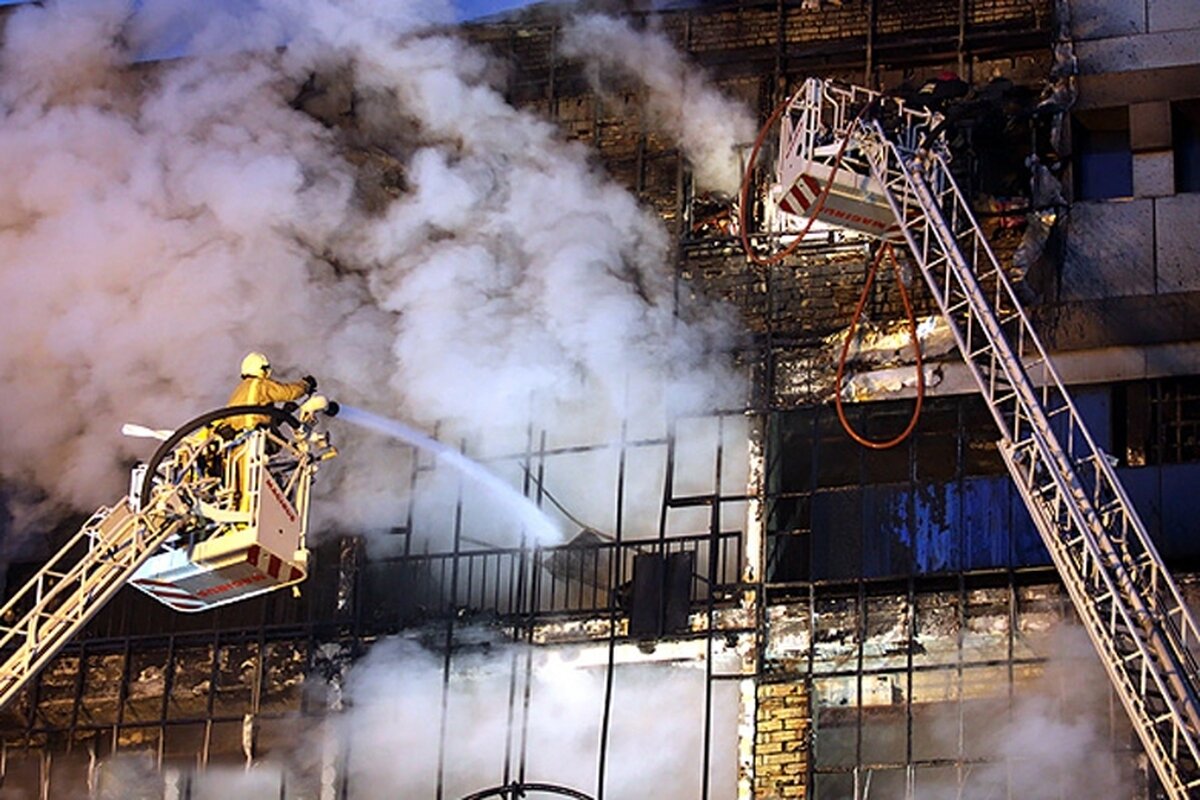 ۴ کشته و مصدوم در آتش‌سوزی پاساژ میدان صادقیه/ جزئیات