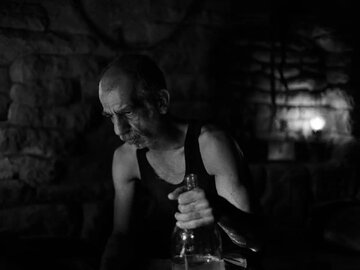 مردی میانسال مالک یک روستای خالی / فیلمی سیاه و سفید و بدون دیالوگ / «مرد خاموش» پس از جشنواره به سینماها می‌آید