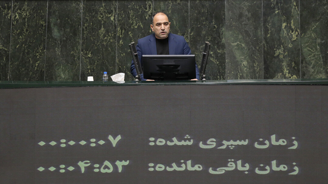 انتقاد تند یک نماینده از پزشکیان بابت مصوبه دولت؛ افزایش قیمت بنزین تنها راهکار نیست/ درِ لگن سازانی را که تحت عنوان خودروساز معرفی می‌شوند تخته کنید - خبرآنلاین