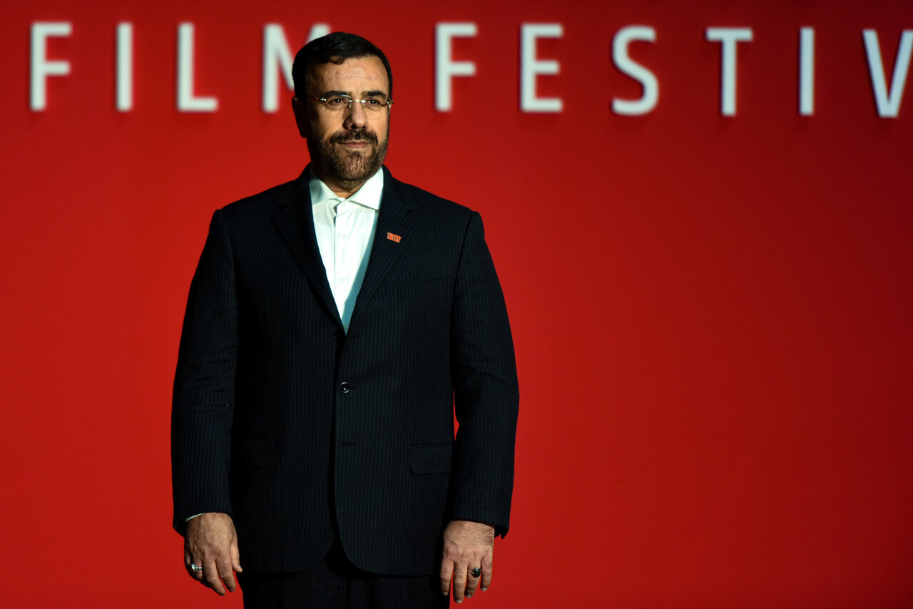 انتظار می‌رود که دبیرخانه دائمی جشنواره جهانی فیلم فجر به شهر شیراز منتقل شود. این اقدام بر این اصل تأکید دارد که ایران تنها به تهران محدود نمی‌شود.