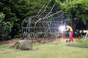 خلق اثر هنری با برگ‌های پاییزی / آثاری که طی سه روز در میدان مشق اجرا می‌شوند