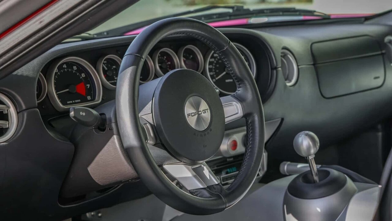 خودروی کمیاب بازیگر محبوب به فروش میرسد