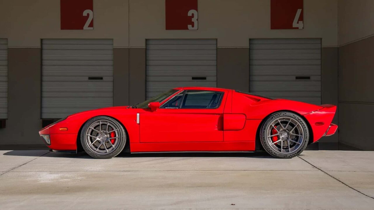 خودروی کمیاب بازیگر محبوب به فروش میرسد