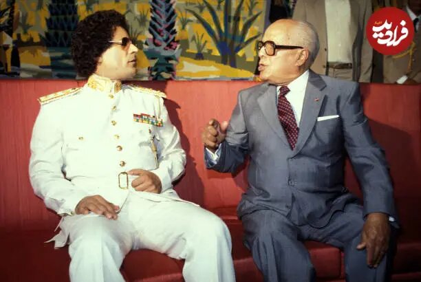 عکس/ معمر قذافی در کنار حبیب بورقیبه در تونس؛ سال ۱۳۶۲