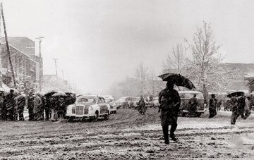 نخستین برف زمستانی در تهران به زمین نشست؛ آذر ماه  ۶۱ سال پیش