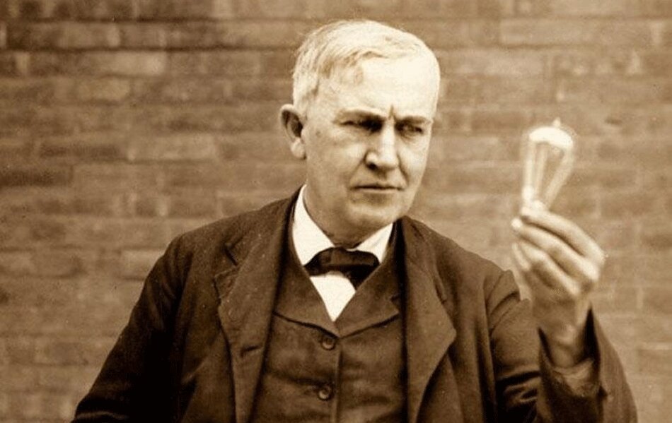 عکس/ توماس ادیسون در کنار اختراع حیرت‌انگیزش «گرامافون»؛ سال ۱۲۵۳ خورشید