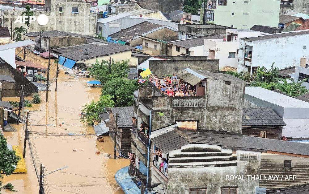 سیلی که جان ۱۴۵ انسان را گرفت/ عکس