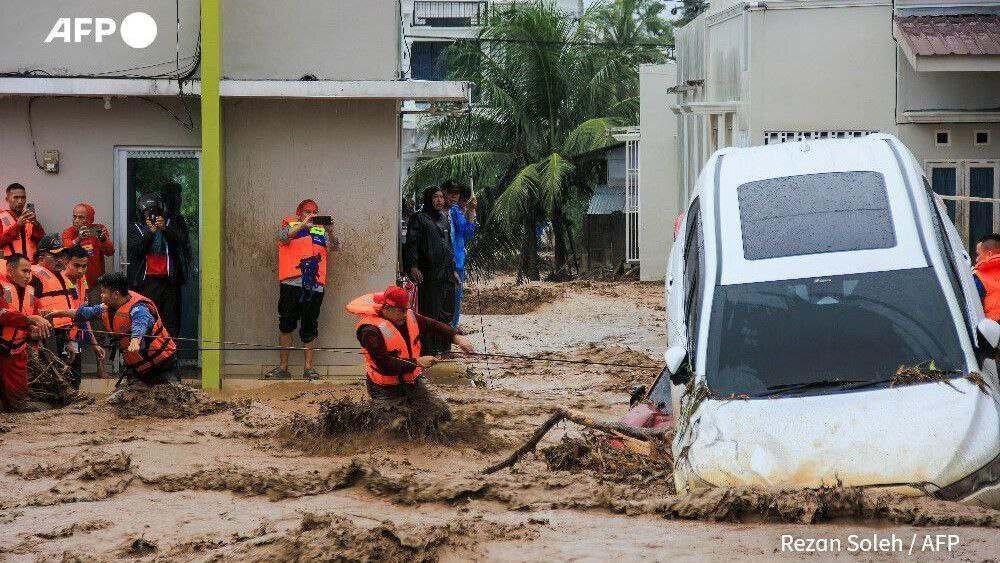 سیلی که جان ۱۴۵ انسان را گرفت/ عکس