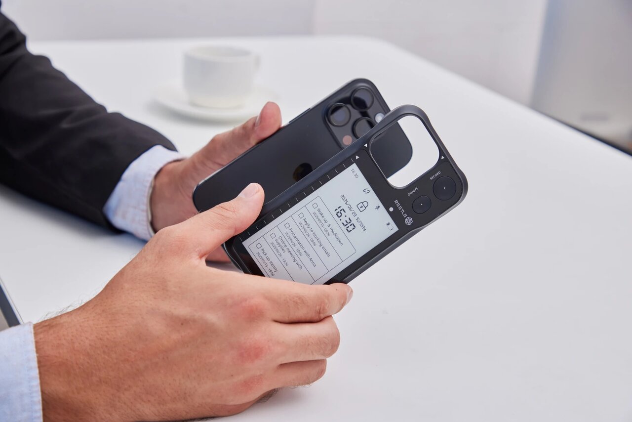 تبدیل گوشی به یک مرکز بهرهوری مجهز به E Ink و هوش مصنوعی، تنها با یک قاب!