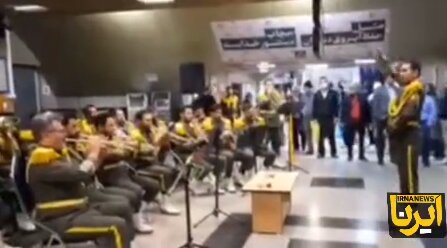 ببینید | اجرای مارش نظامی در ایستگاه مترو به مناسبت روز نیرودریایی و هفته بسیج