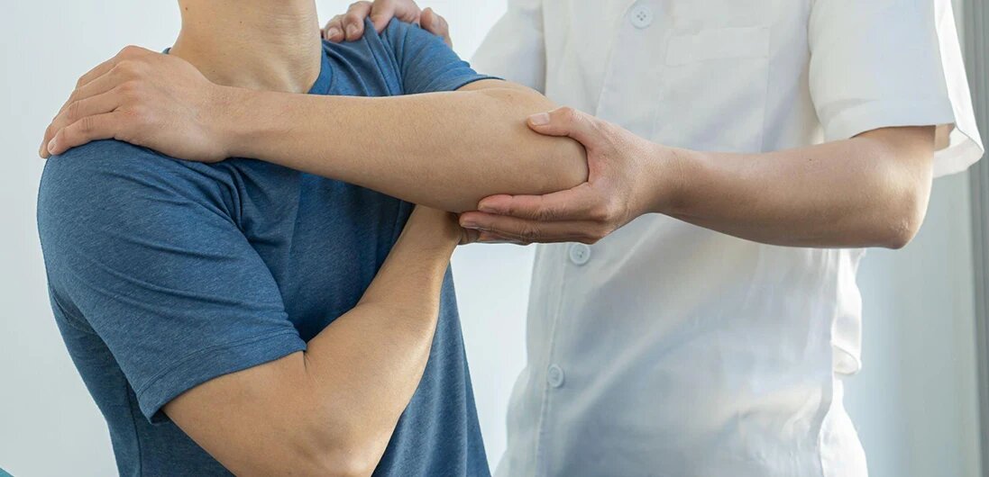 ترس از حرکت مانع مهم درمان بیماران؛ فیزیوتراپی فقط تقویت عضله نیست 2