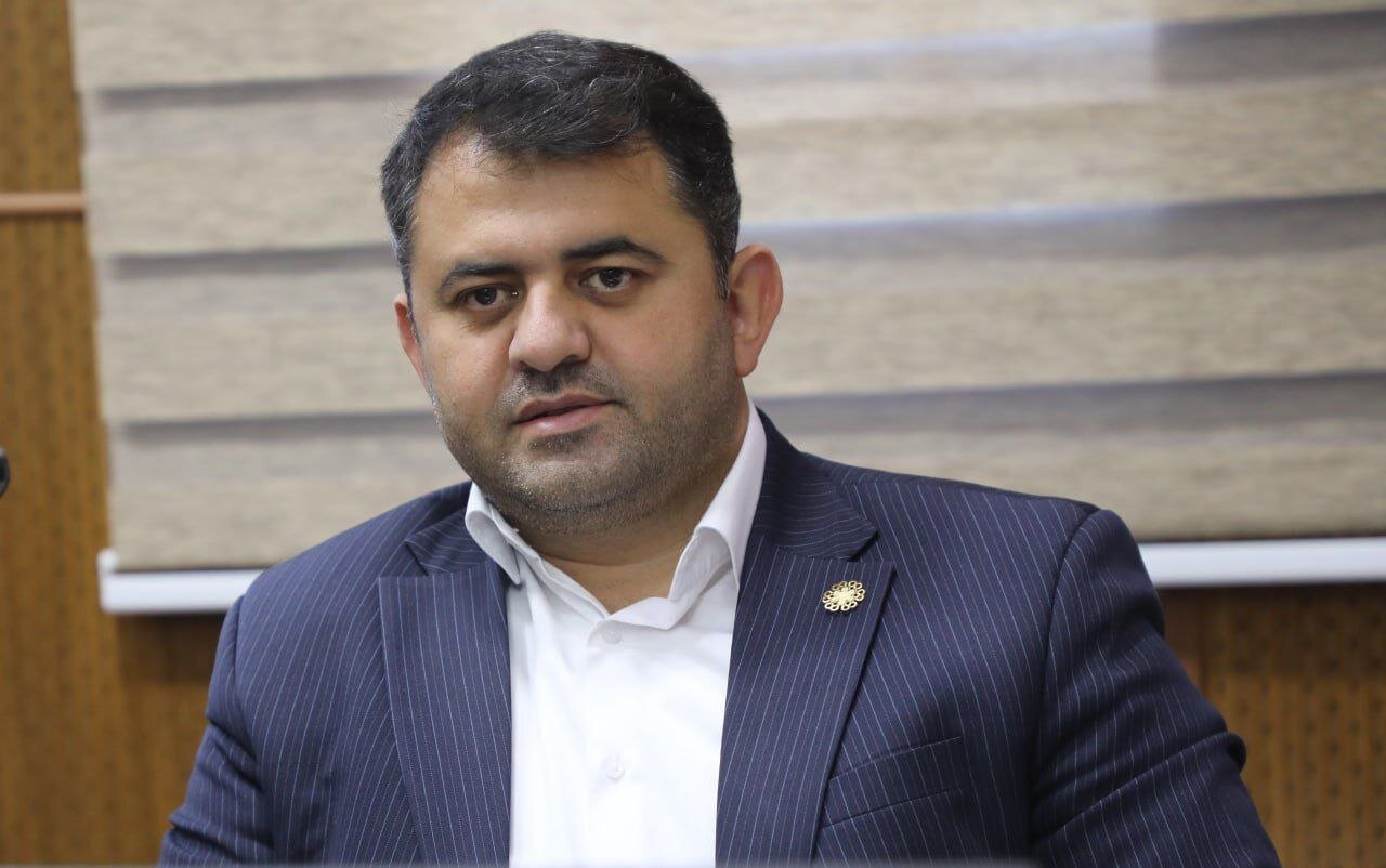 ارائه سرویس رفت و آمد رایگان به کارمندان و تعطیلی کارخانجات و فعالیت‌های عمرانی شهرداری ارومیه برای کاهش آلودگی هوا