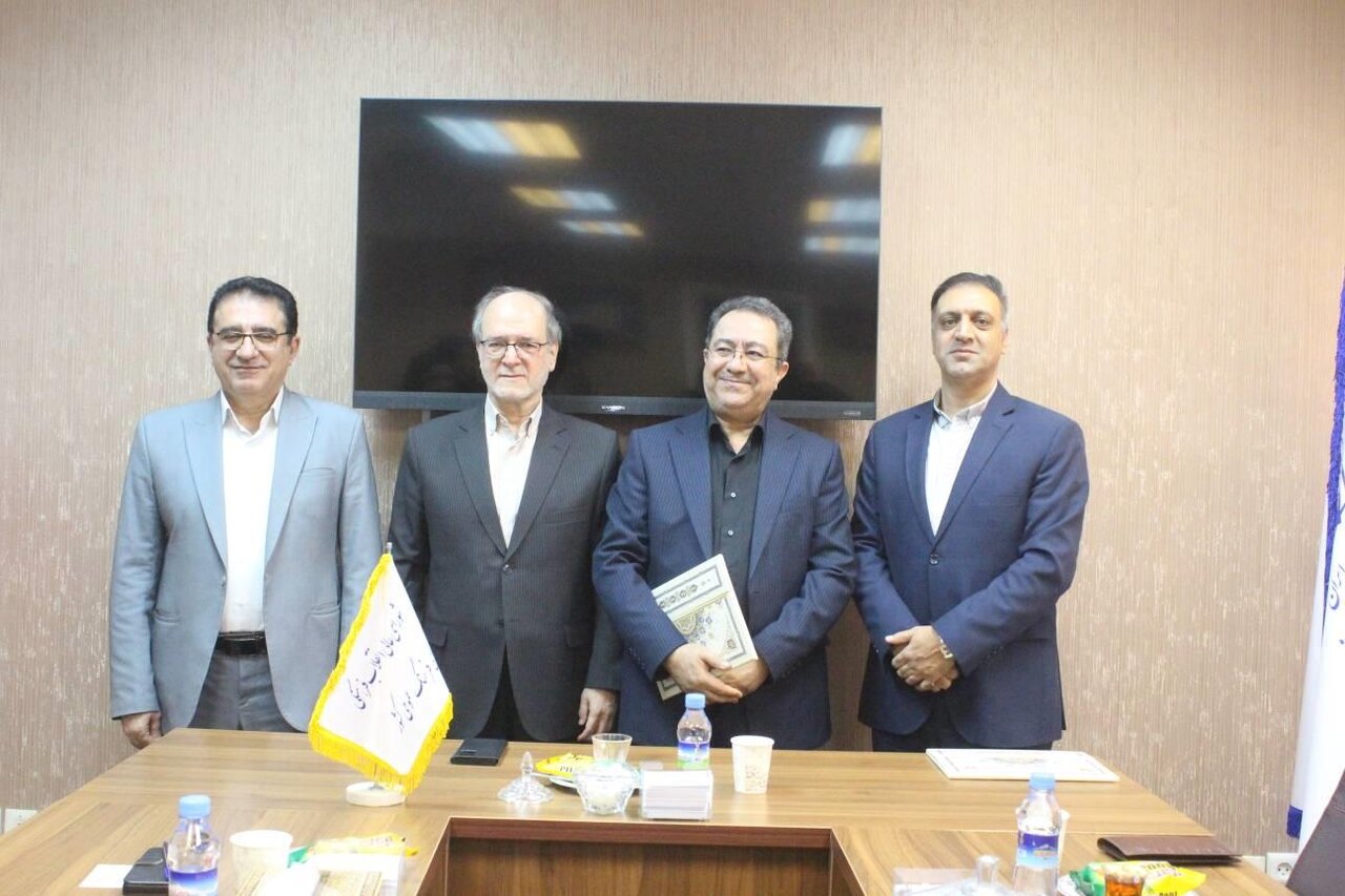 تودیع ساسان ضیائی و معارفه محسن شریفی برگزار شد. تودیع ساسان ضیائی و معارفه محسن شریفی برگزار شد.