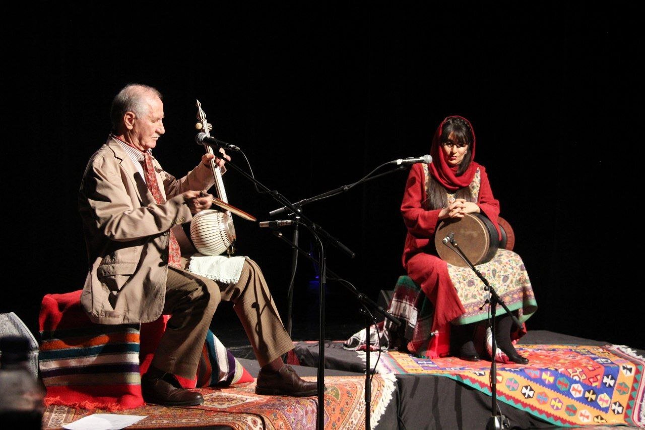 نگذارید روزگارتان بدون صوت و نغمه بگذرد و موسیقی گوش دهید/ اجرای پدر و دختر با هم