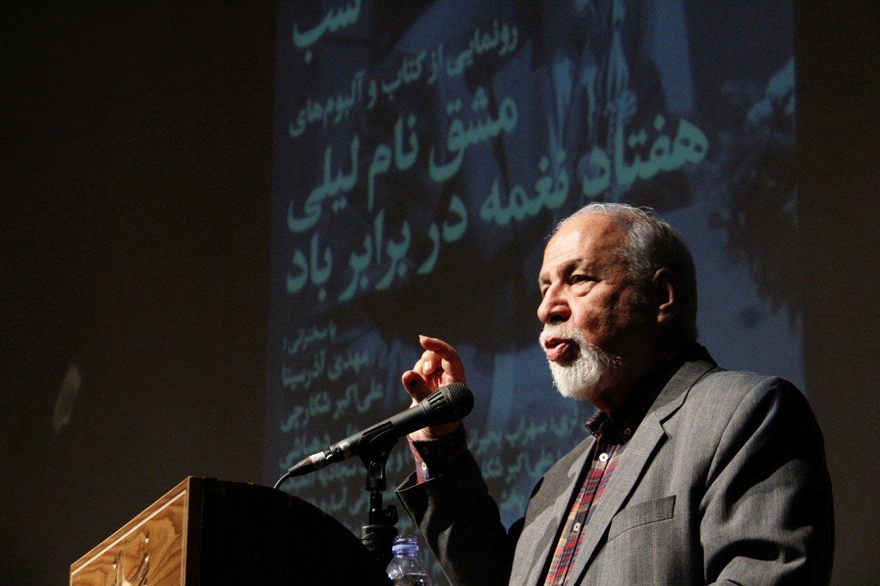 نگذارید روزگارتان بدون صوت و نغمه بگذرد و موسیقی گوش دهید/ اجرای پدر و دختر با هم