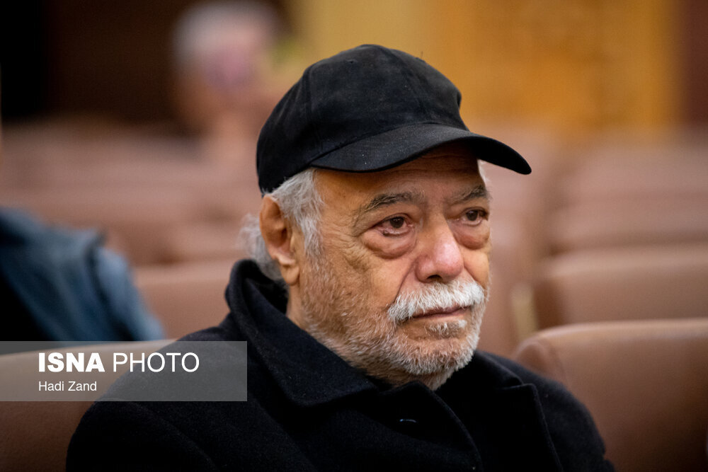 مراسم یادبود هادی مرزبان با حضور هنرمندان/ از اکبر زنجانپور تا حامد کمیلی