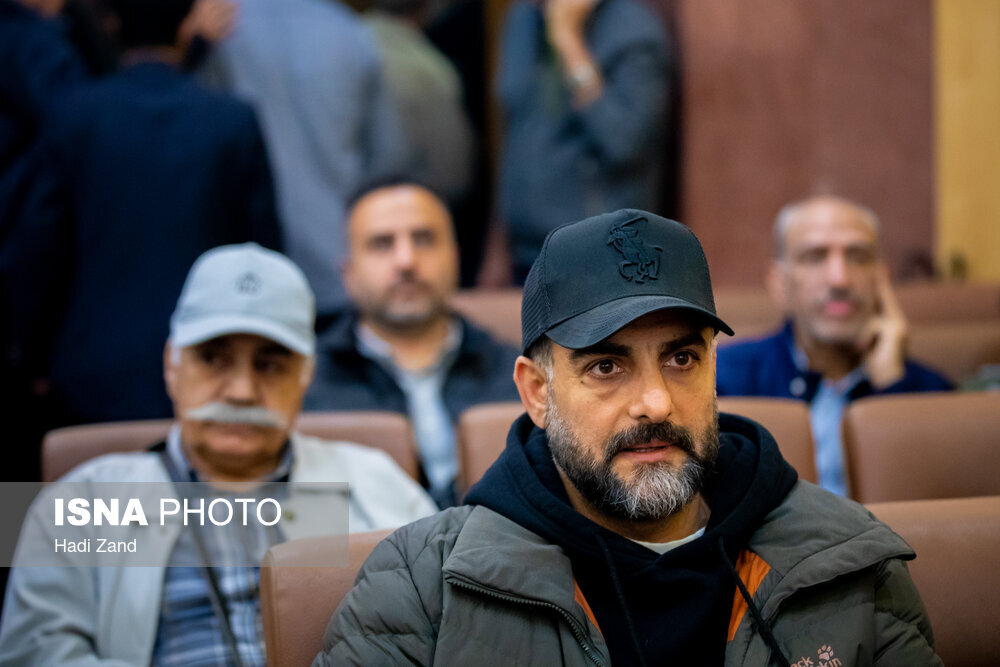 مراسم یادبود هادی مرزبان با حضور هنرمندان/ از اکبر زنجانپور تا حامد کمیلی