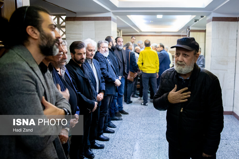 مراسم گرامیداشت هادی مرزبان با شرکت هنرمندان مشهور برگزار شد؛ در این رویداد، چهرههایی چون اکبر زنجانپور و حامد کمیلی نیز حضور داشتند. مراسم گرامیداشت هادی مرزبان با شرکت هنرمندان مشهور برگزار شد؛ در این رویداد، چهرههایی چون اکبر زنجانپور و حامد کمیلی نیز حضور داشتند.