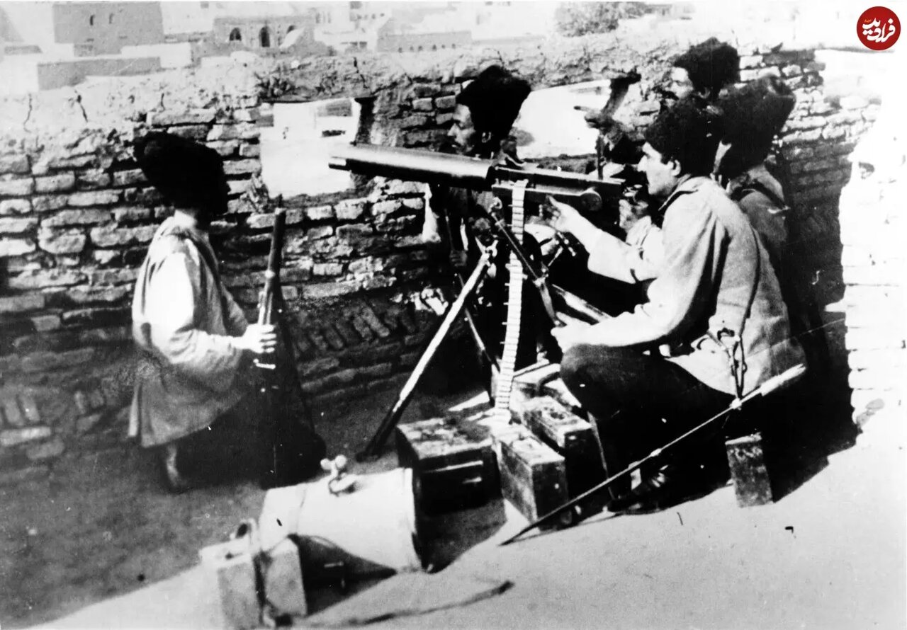 لحظه‌ای نایاب از رضاخان پشت تیربار در کرمانشاه