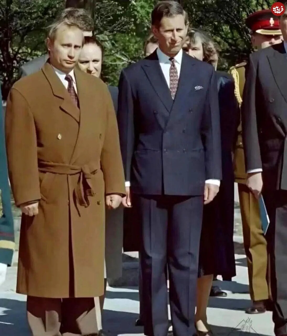 عکس | استایل جالب ولادیمیر پوتین در دیدار با چارلز در سال ۱۳۷۳