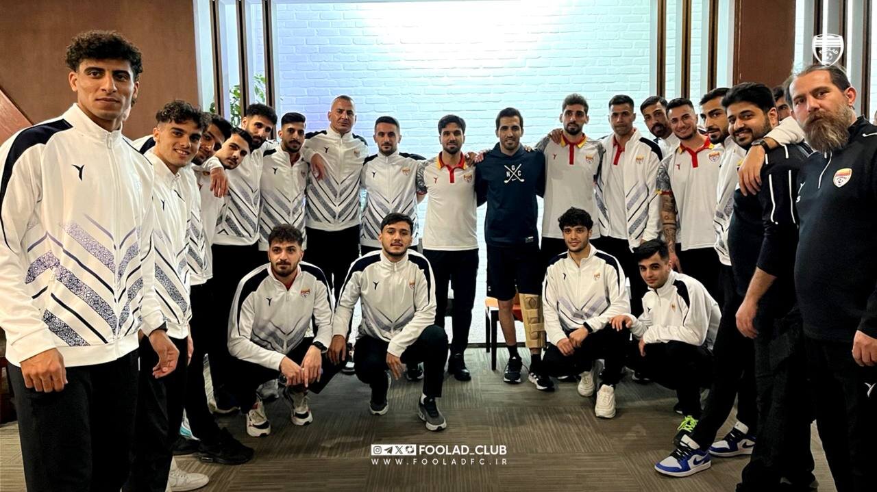 عکس| روحیه دادن ستاره پرسپولیسی به فولاد برای بردن استقلال!