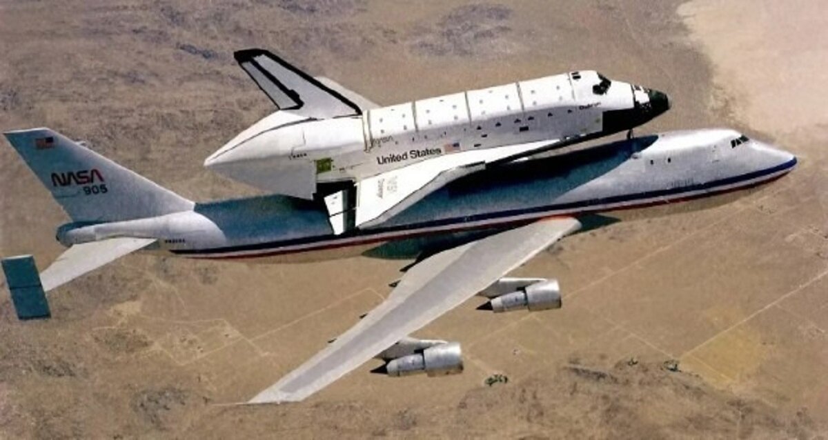 سفر به فضا با استفاده از یک پرنده غولپیکر ناسا آغاز شد. فضاپیما بر روی یک هواپیمای بزرگ مستقر شده و آماده پرواز به عمیقترین نقاط کهکشان است. سفر به فضا با استفاده از یک پرنده غولپیکر ناسا آغاز شد. فضاپیما بر روی یک هواپیمای بزرگ مستقر شده و آماده پرواز به عمیقترین نقاط کهکشان است.