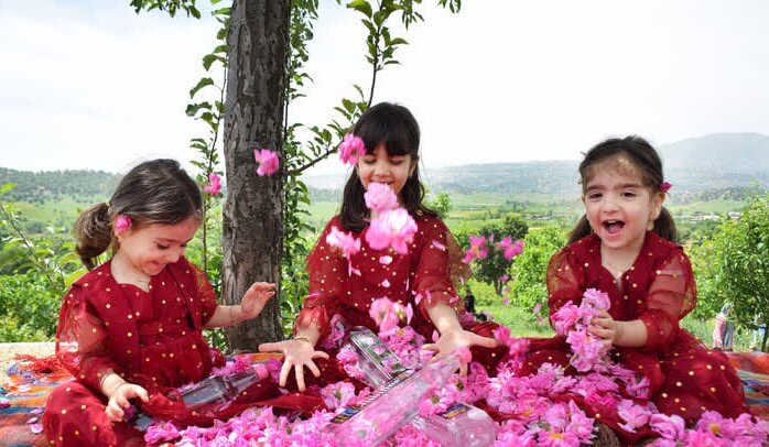 دهمین رویداد گردشگری کردستان رسمیت یافت/ ثبت جشنواره گلاب‌گیری بانه در تقویم ملی کشور