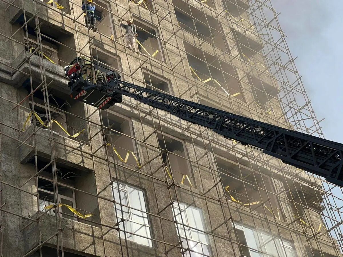 آتش‌سوزی برج ۲۰ طبقه در غرب تهران