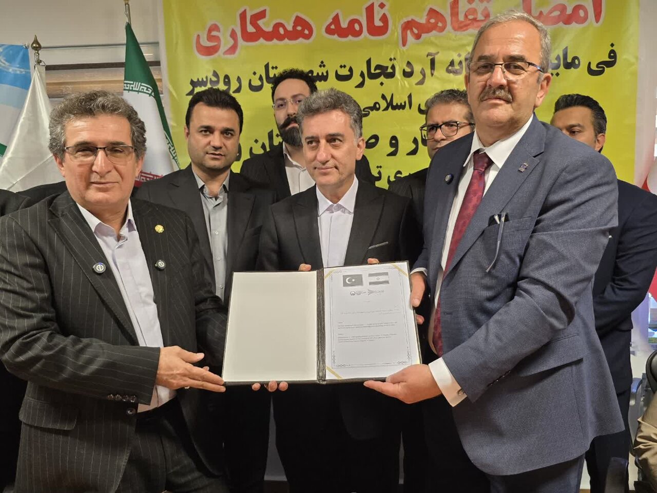 مدیرعامل کارخانه آردتجارت رودسر از آمادگی با شهر وان ترکیه  برای خرید گندم اعلام داشت