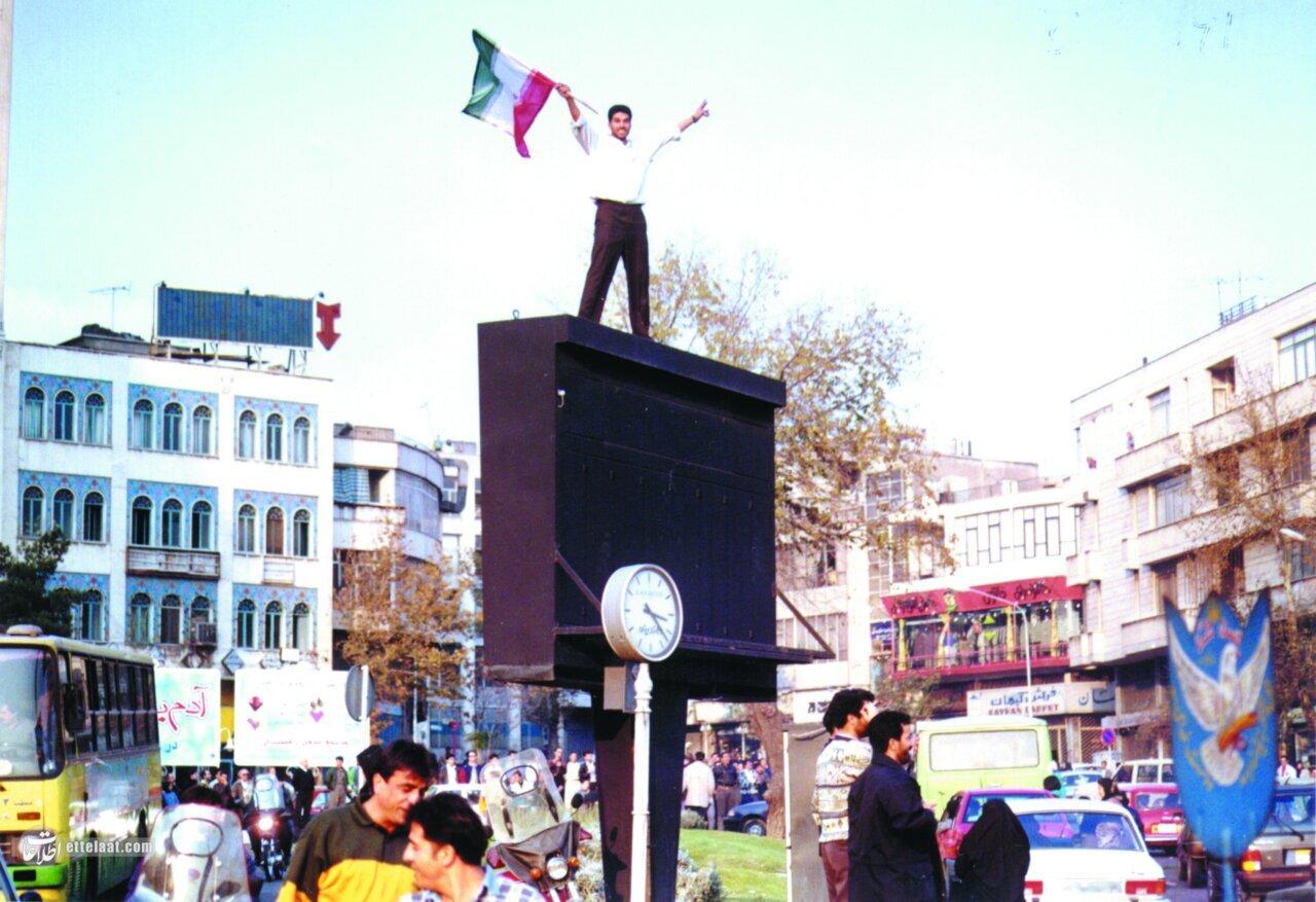 مجموعه عکس/ خوشحالی مردم پس از صعود تیم ملی فوتبال ایران به جام جهانی ۹۸ فرانسه!