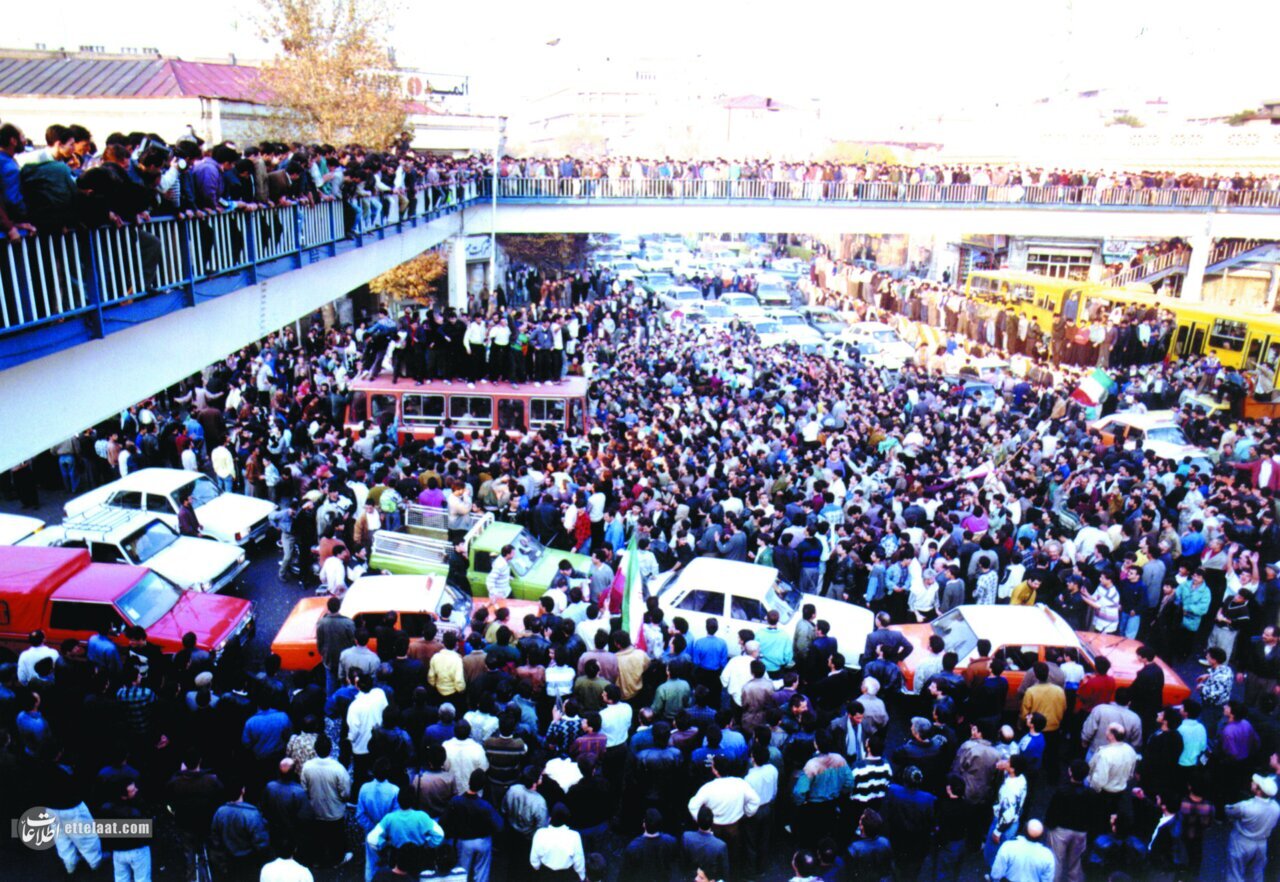 مجموعه عکس/ خوشحالی مردم پس از صعود تیم ملی فوتبال ایران به جام جهانی ۹۸ فرانسه!